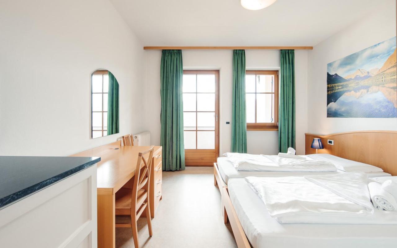 Hotel Corno Bianco Нова-Поненте Номер фото